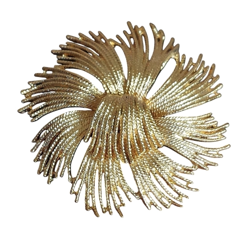 Monet Vintage signed Large Huge Cardelia Flower Brooch Gold Tone Pin - Picture 10 of 10